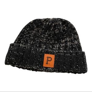 Black beanie with leather logo. Unisex. One size